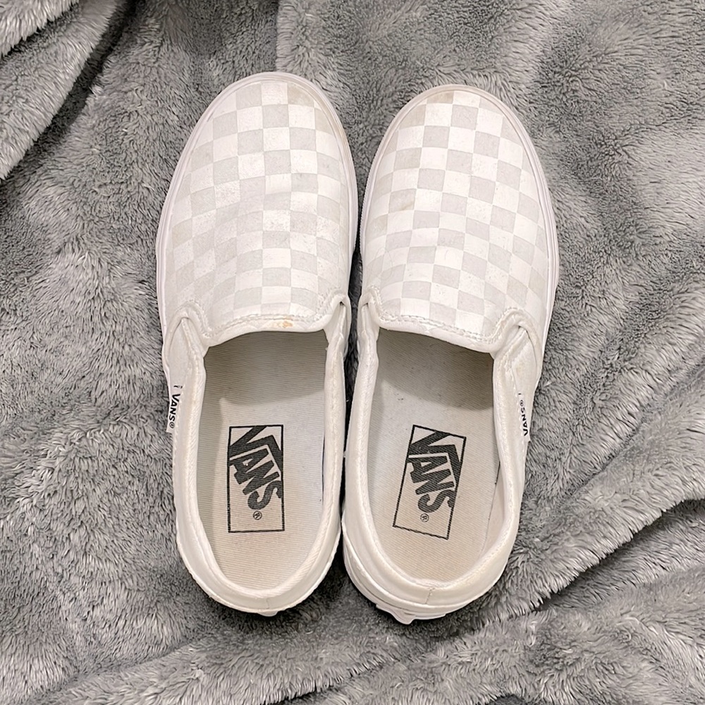 White checkered vans a little bit dirty but can be washed and good as new!